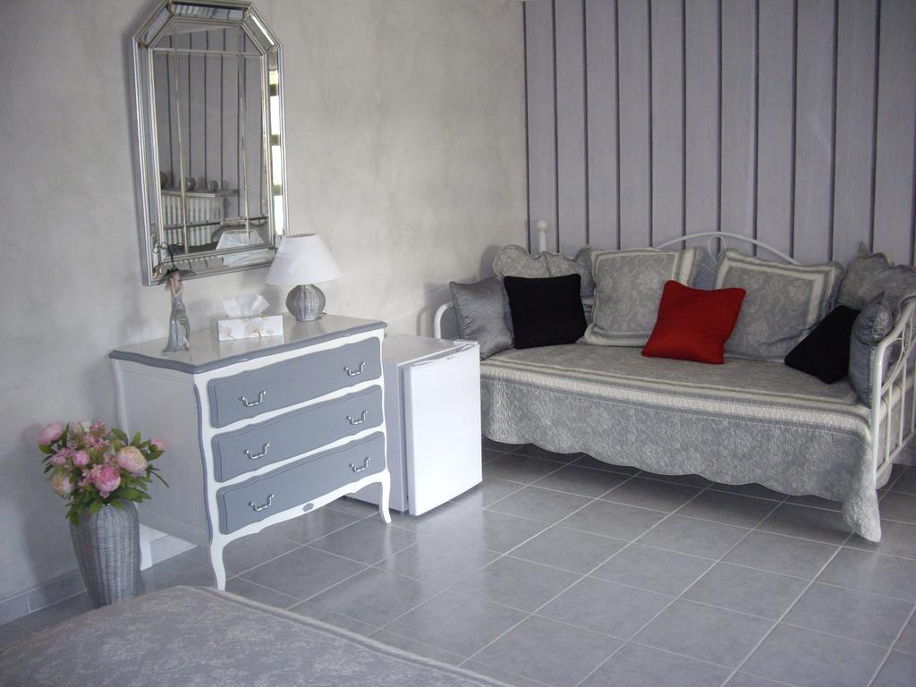 Le Mas Des Cigales Nimes Exterior photo